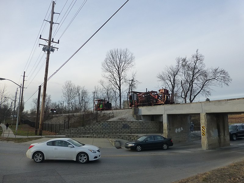 File:Indiana Rail Road - Bloomington E 10th St overpass - equipment - P1490438.JPG