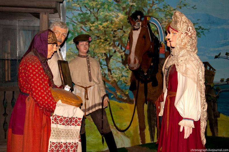 Файл:Installation of russian traditions.jpg