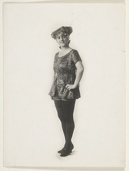 File:Ivy Moore in Cindarella at the Grand Opera House, December 1919 (New Tivoli Theatre).jpg