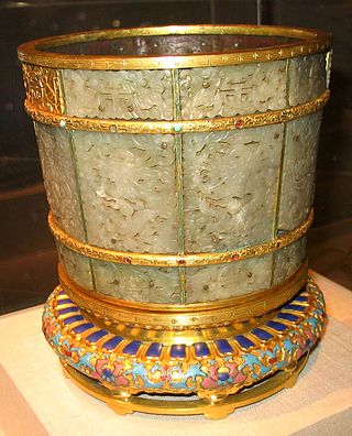 該金罐製於清代，約為乾隆年間。現收藏於美國首都華盛頓之史密森尼博物館