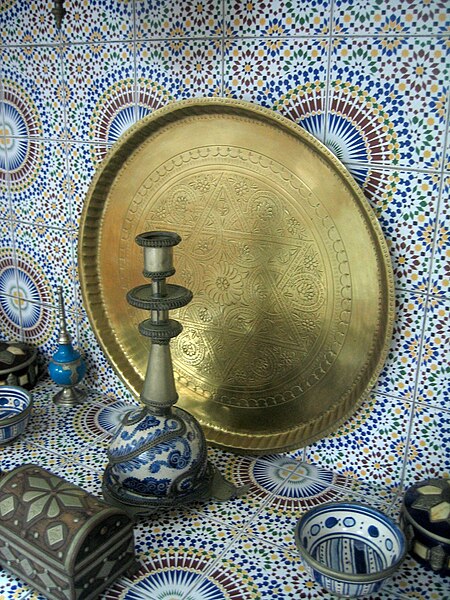 File:Jewish and Berber handicraft on display at a restaurant in Essaouira, Morocco.jpg