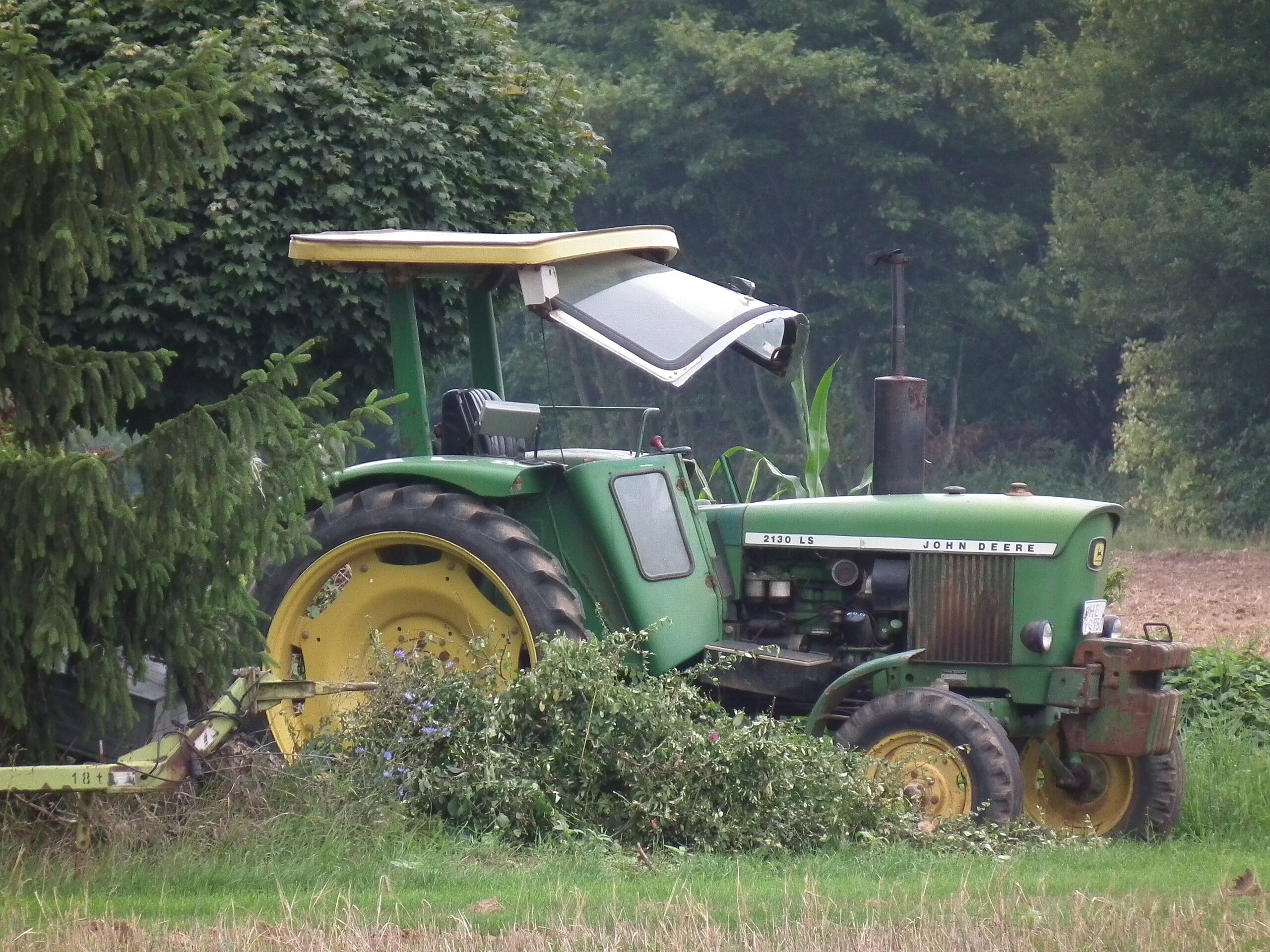 File:John Deere 2130 LS 2011.JPG - Wikimedia Commons