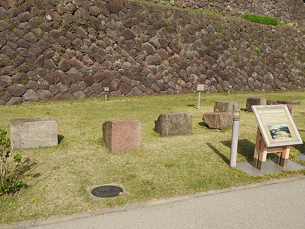 English: Kanazawa Castle wall blocks making steps