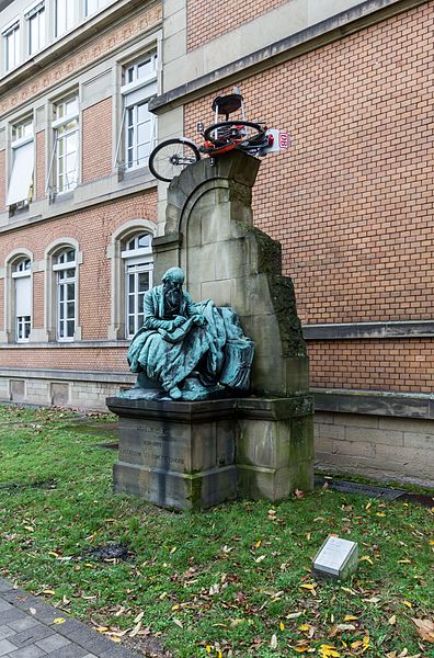 File:Karlsruhe, Denkmal -Wilhelm Lübke- -- 2013 -- 5261.jpg