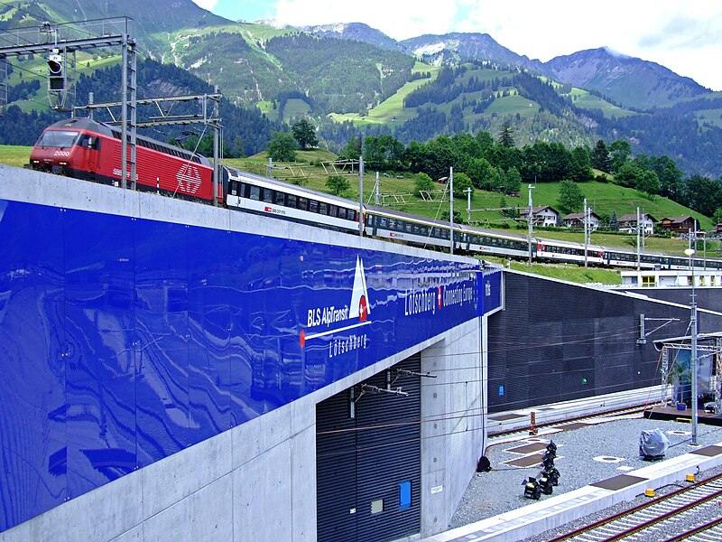 File:Lötschberg Tunnel.jpg