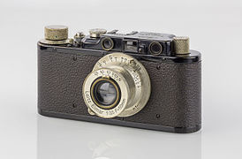 Leica II (1932) équipé d'un objectif Elmar f:3,5/5 cm.