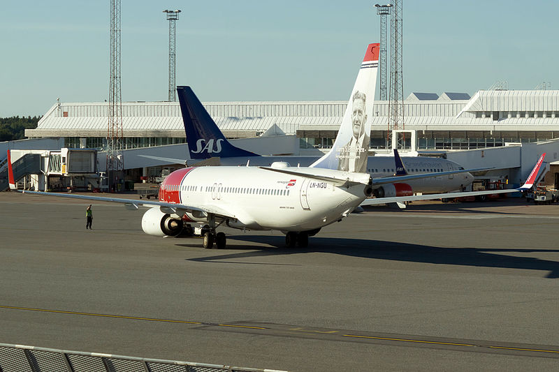 File:LN-NGO 737 Norwegian ARN.jpg