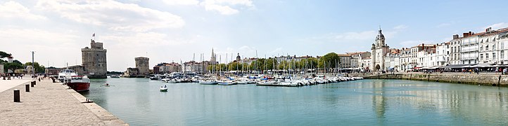 Vieux-Port et ses tour Saint-Nicolas, tour de la Chaîne, tour de la Lanterne, et grosse Horloge