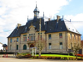 The town hall in Laheycourt