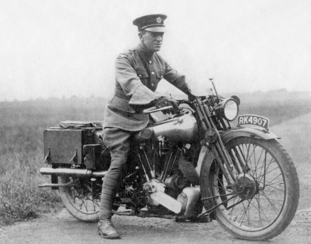 Lawrence d’Arabie sur sa Brough Superior.