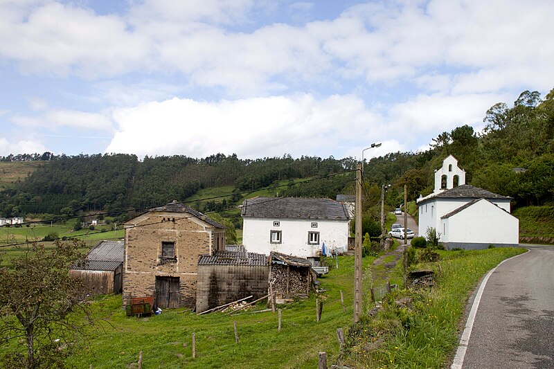 Archivo:Lebredo (El Franco, Asturias).jpg