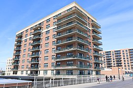 Building on Long Beach boardwalk