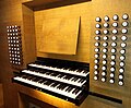 München-Neuhausen, Herz Jesu, Woehl-Orgel, Spieltisch (1).jpg