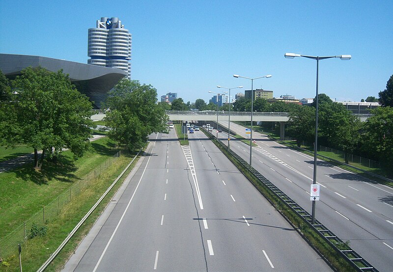 File:München- Georg-Brauchle-Ring- Richtung Ost (BMW-Werk 1) 11.7.2008.jpg