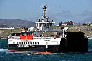 MV Loch Alainn Příjezd na Eriskay, 7. května 2017.jpg