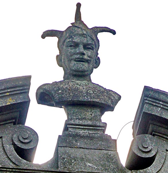 File:Maastricht - Vrijthof 8 - rijksmonument 27690 - Momus 20200607 detail kopgevel van voren (cropped).jpg