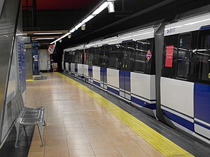 Madryt - Metro - Estación de Villaverde Alto (7191930894) .jpg