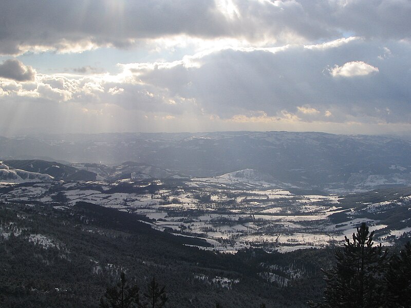File:Maljen - Divčibare - Crni vrh pogled ka jugo-istoku prema Tometinom polju 5.jpg