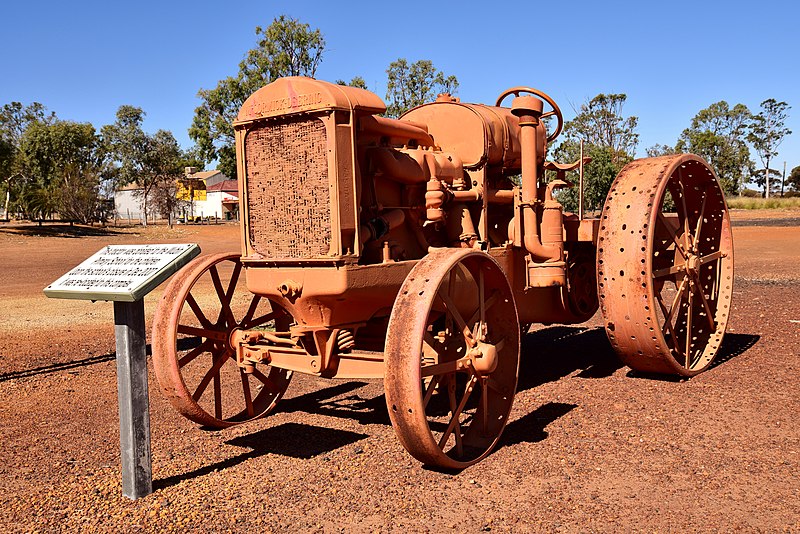 File:McCormick-Deering tractor, Wubin, 2018 (01).jpg