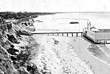 A 1907 photograph showing the portion of Mentone Beach depicted in the painting. Mentone Baths 1907.jpg