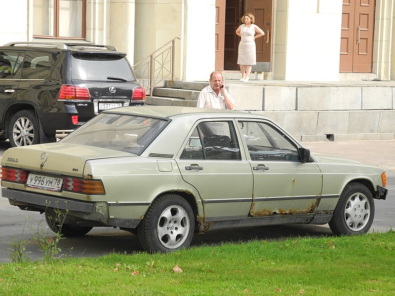 File:Mercedes Benz W201 190 in daily use battered in Russia 2013.jpg