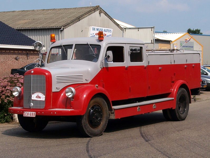 File:Mercedes fire truck, Belgian license registration OCH-688 pic3.JPG