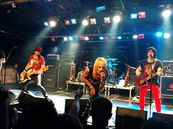 Monroe & band performing at Sala Razzmatazz 2 in May 2014 in Barcelona, Spain