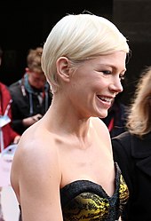 Michelle Williams received critical acclaim for her performance as Mitzi Fabelman, Sammy's mother.