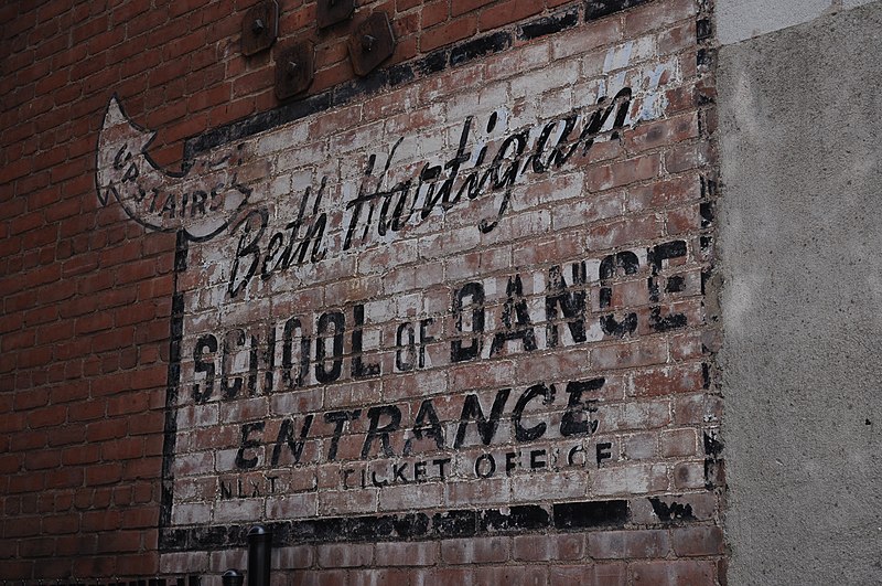 File:Middletown, CT - former Capitol Theatre - Beth Hartigan sign.jpg