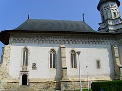 Klosterkyrkje i landsbyen Bistrița i Alexandru cel Bun