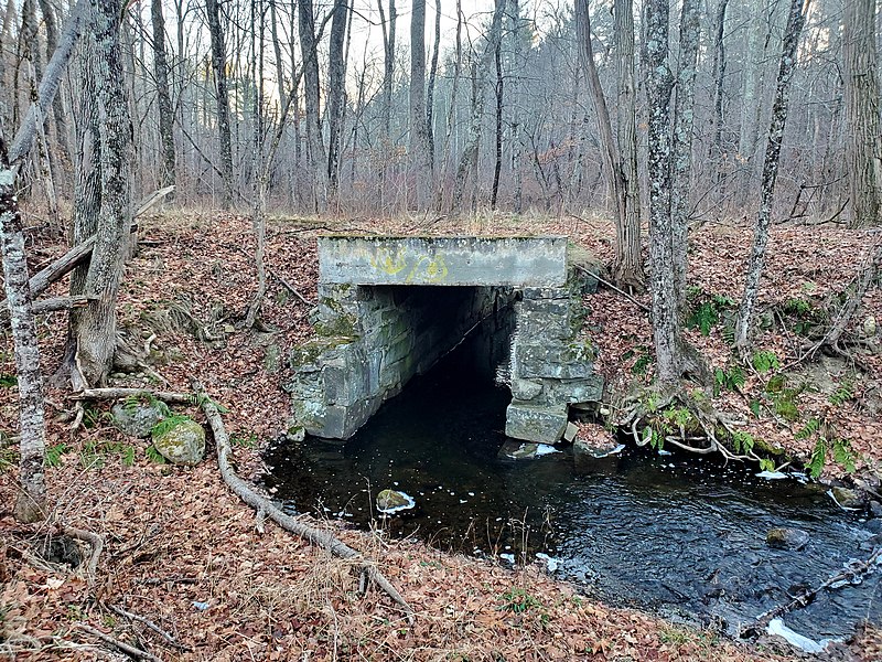 File:Mine Brook culvert in North Pepperell (1), December 2022.jpg