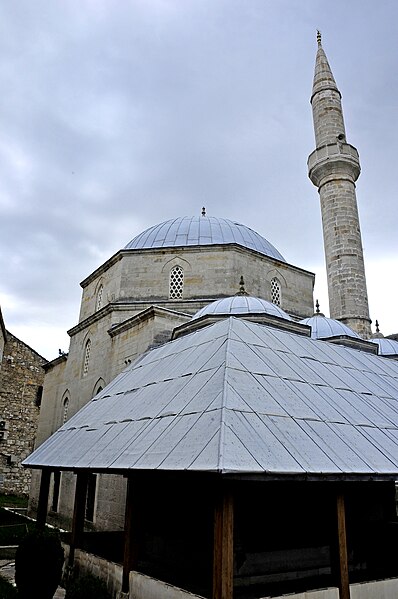 File:Mostar, casco antiguo 10.jpg