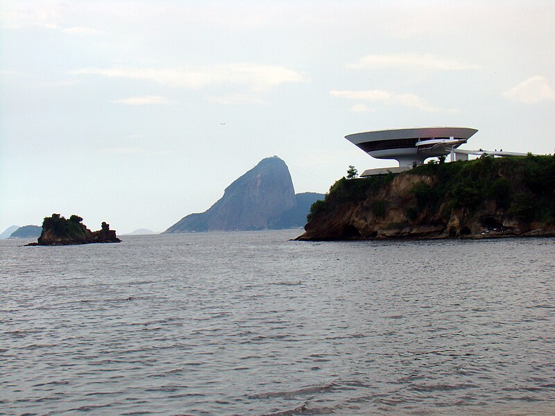 File:Museu de Arte Contemporânea de Niterói (3216132554).jpg