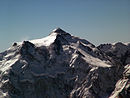 Der obere Teil der Rakhiot-Wand mit dem darüberliegenden Silberplateau (links) und dem Hauptgipfel