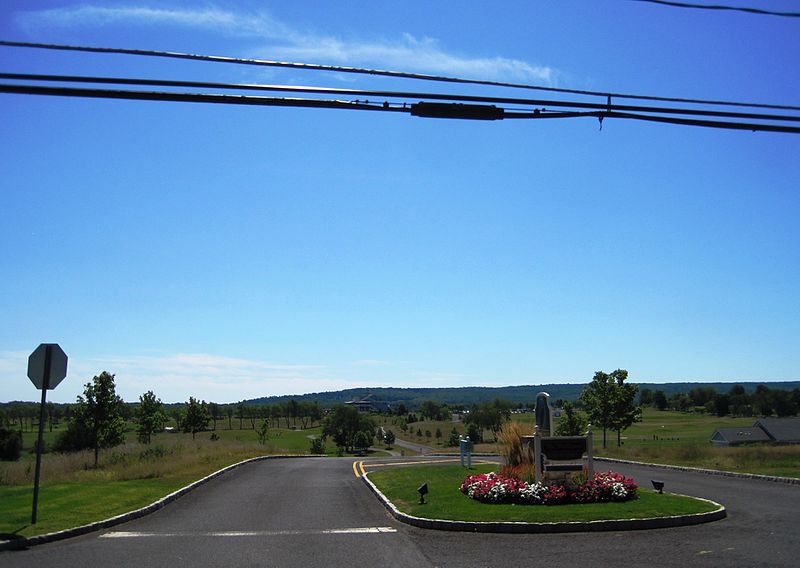 File:Neshanic Valley Golf Course.jpg