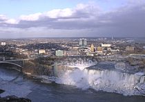 Byutsikt over Niagara Falls og Niagara Falls