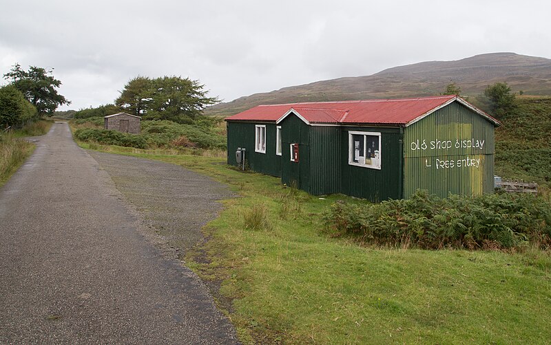 File:Old Shop, Eigg (43994855831).jpg