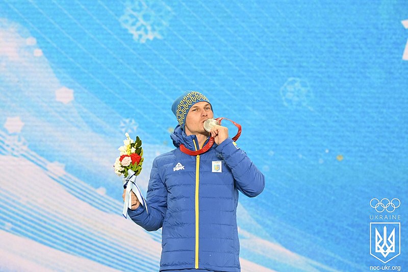 File:Oleksandr Abramenko at the 2022 Winter Olympics awording ceremony (3).jpg