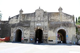 Orbetello, porte de la médina, 01.jpg