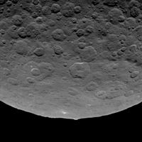 PIA19578-Ceres-DwarfPlanet-Dawn-2ndMappingOrbit-image10-20150614.jpg