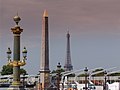 Paris pillars - panoramio.jpg