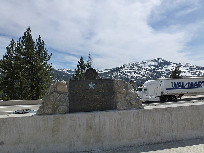 File:Parking near Alan S. Hart Fwy - panoramio.jpg