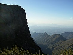 Pico da Bandeira desfiladeiro.jpg
