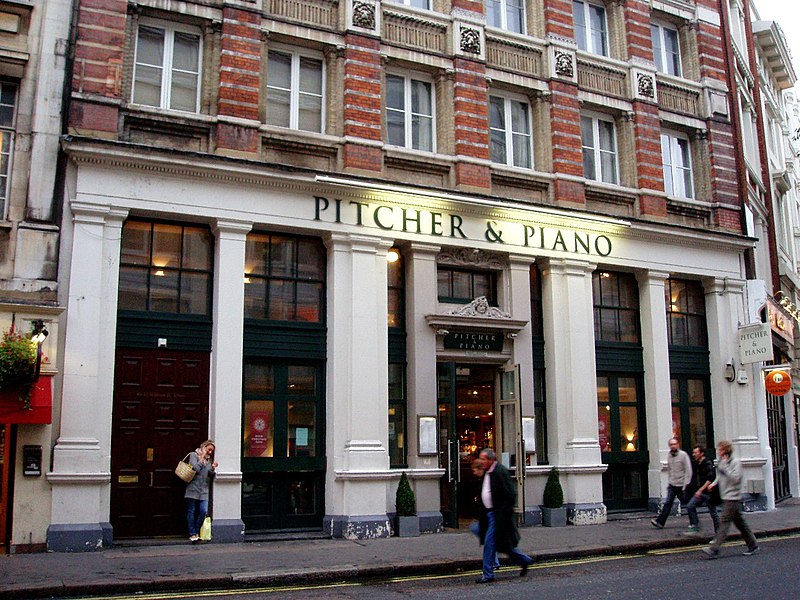 File:Pitcher and Piano, Trafalgar Square, WC2 (2913857213).jpg