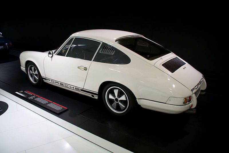 File:Porsche 911R 1967 LSideRear PorscheM 9June2013 (15012629865).jpg