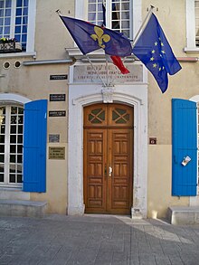 Fitxategi:Porte_Mairie_de_Caderousse.JPG