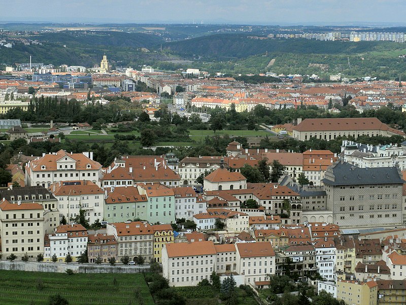 File:Praha z petřínské rozhledny - panoramio (35).jpg