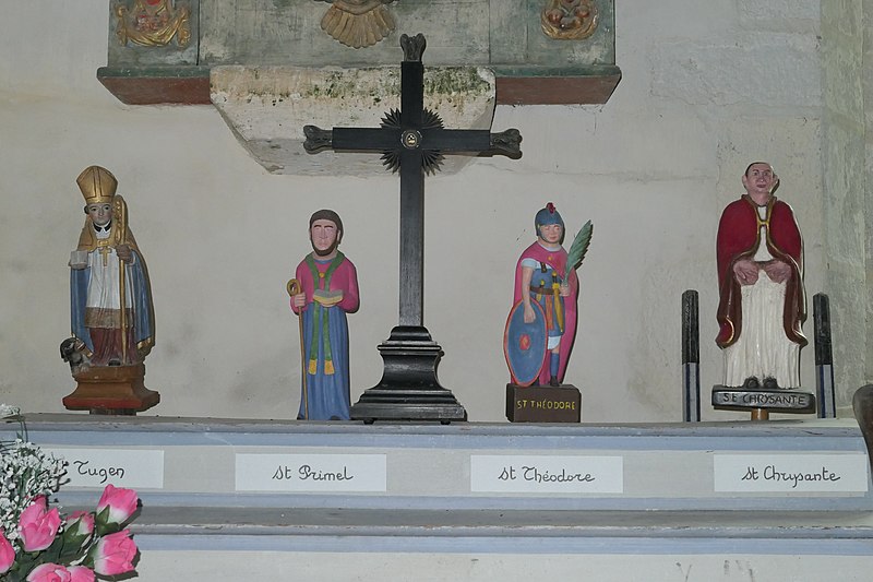 File:Primelin - chapelle Saint-Tugen, intérieur 20.jpg