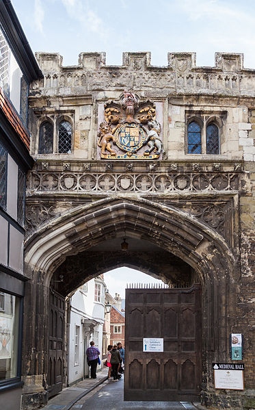 File:Puerta Norte, Salisbury, Inglaterra, 2014-08-12, DD 01.JPG