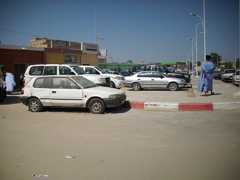 File:Reprise chez les concessionnaires de voitures doccasion en Mauritanie (5683808753).jpg